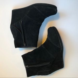 Toms - black suede booties